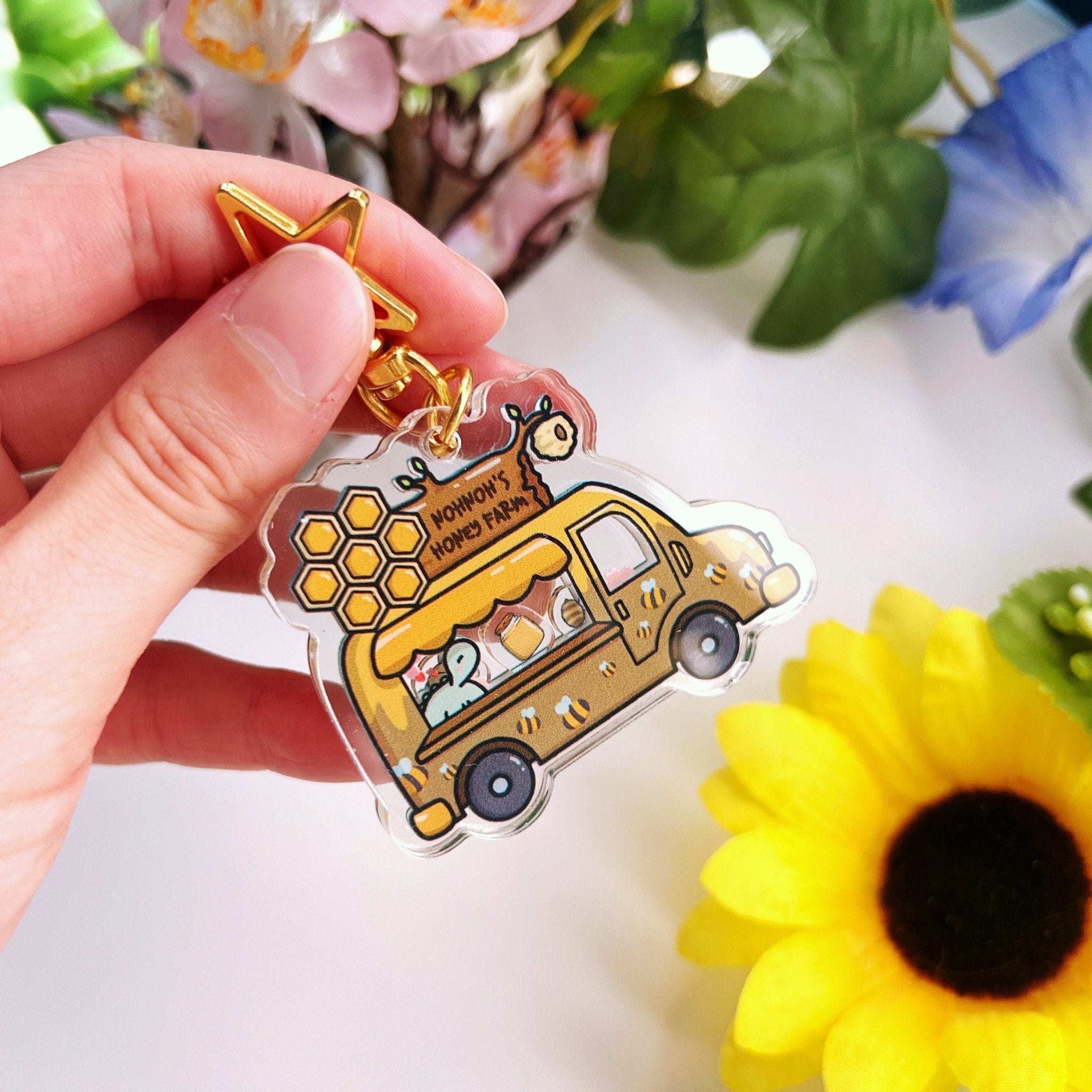 https://cdn.shopify.com/s/files/1/0117/2560/2874/products/shaker-keychain-nohnohs-honey-truck-332935.jpg?v=1698699581&width=2048