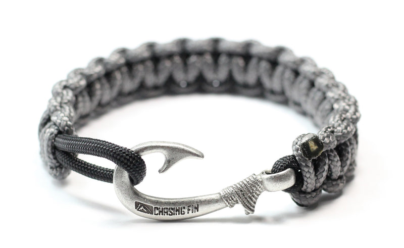 survival bracelet with fishing hook