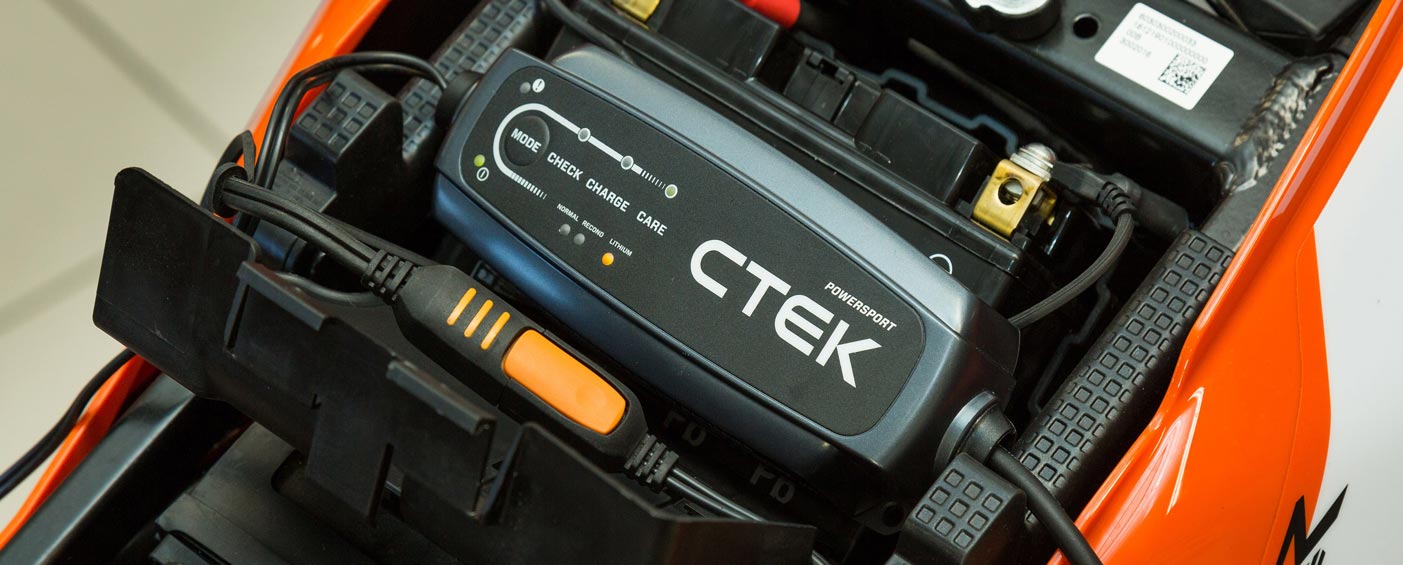 CTEK CT5 POWERSPORT connected to a motorcycle with CTEK CONNECT EYELET accessory