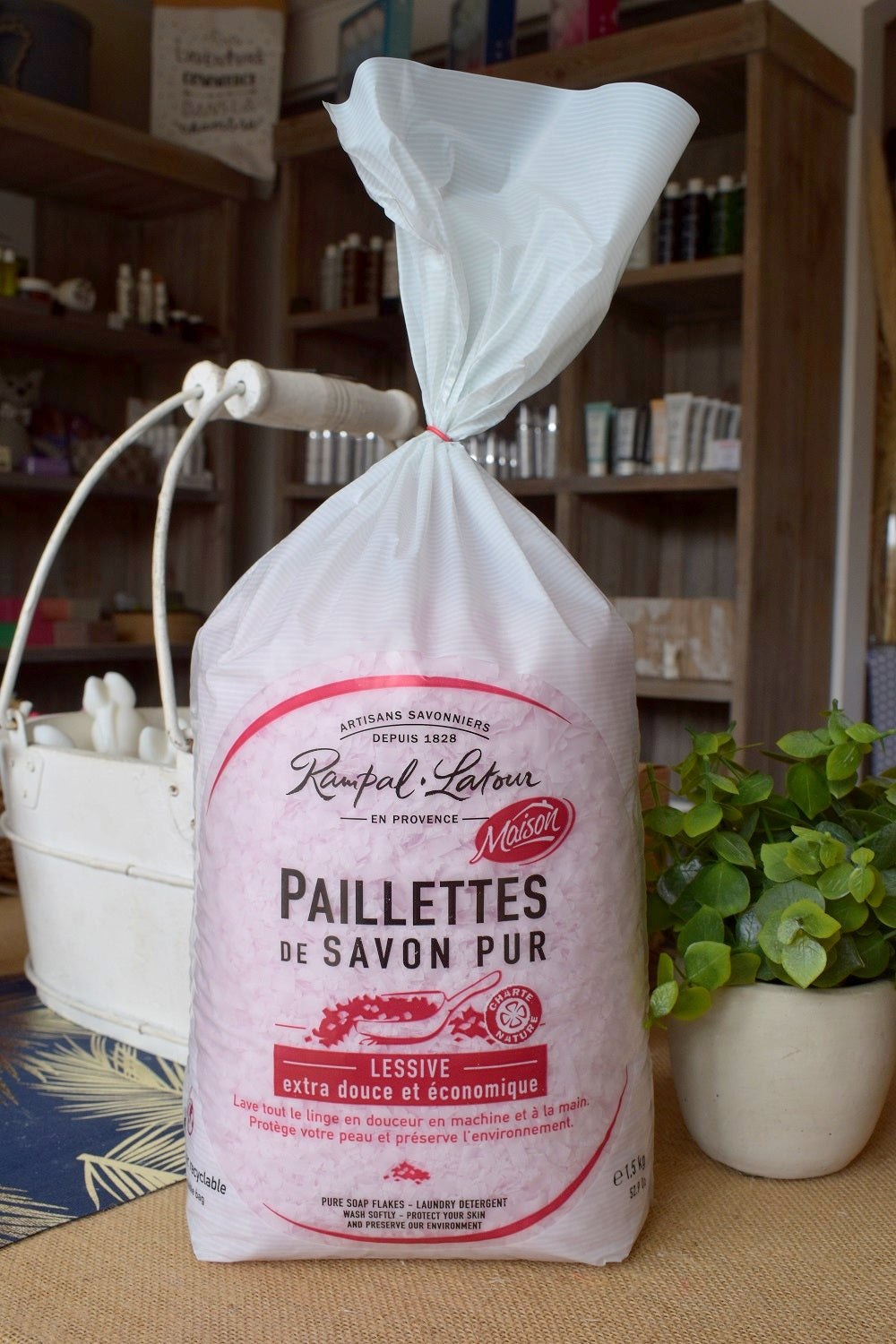 Paillettes De Savon Pur Pour La Lessive Rose 1 5kg Rampal Latour La Savonnerie De L Ilot