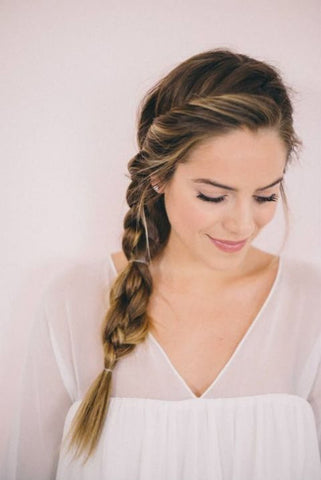 Relaxed side braid, spring trends, summer trend