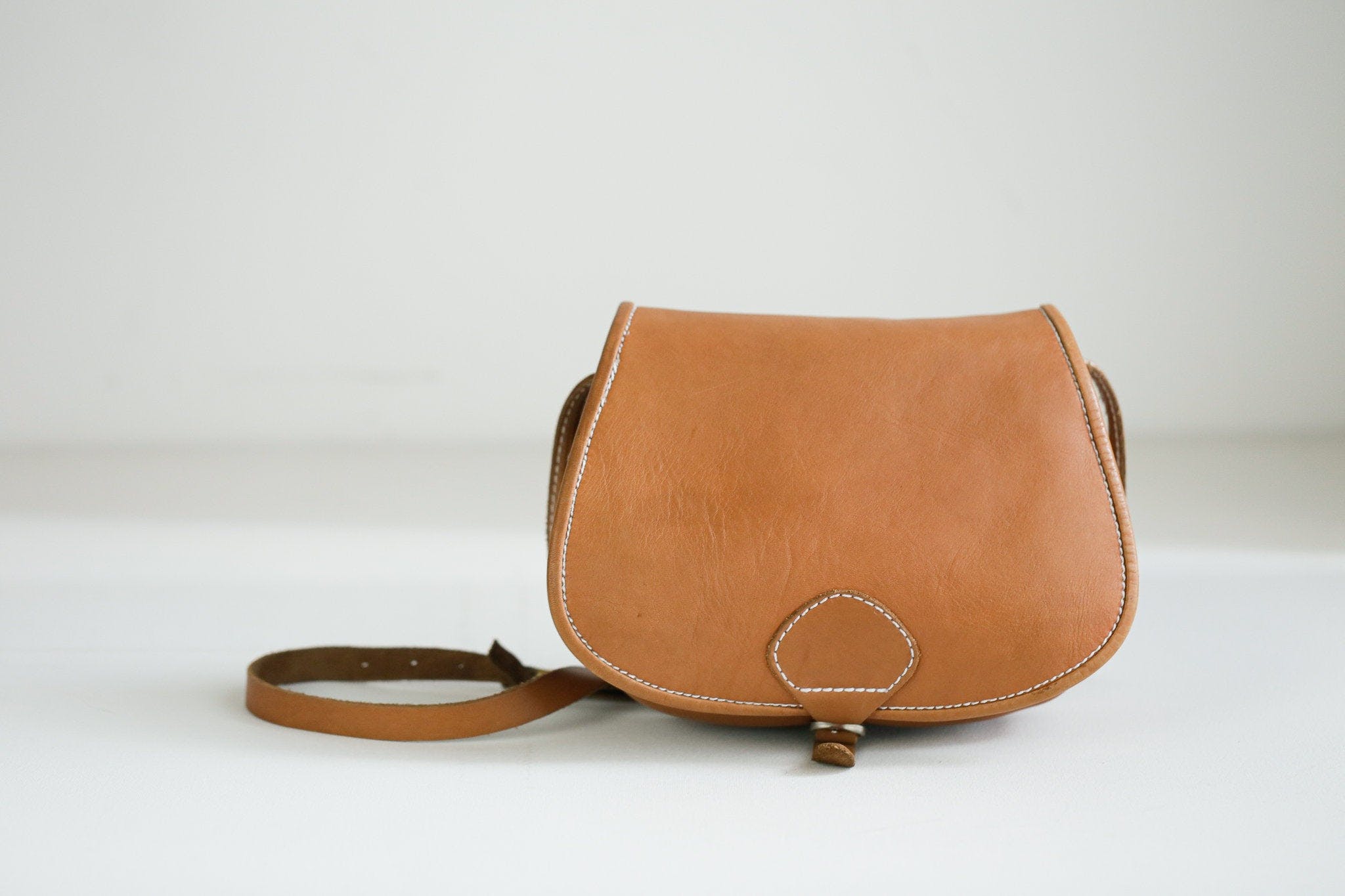 Vintage Leather Oval Crossbody Bag | Shop THRILLING
