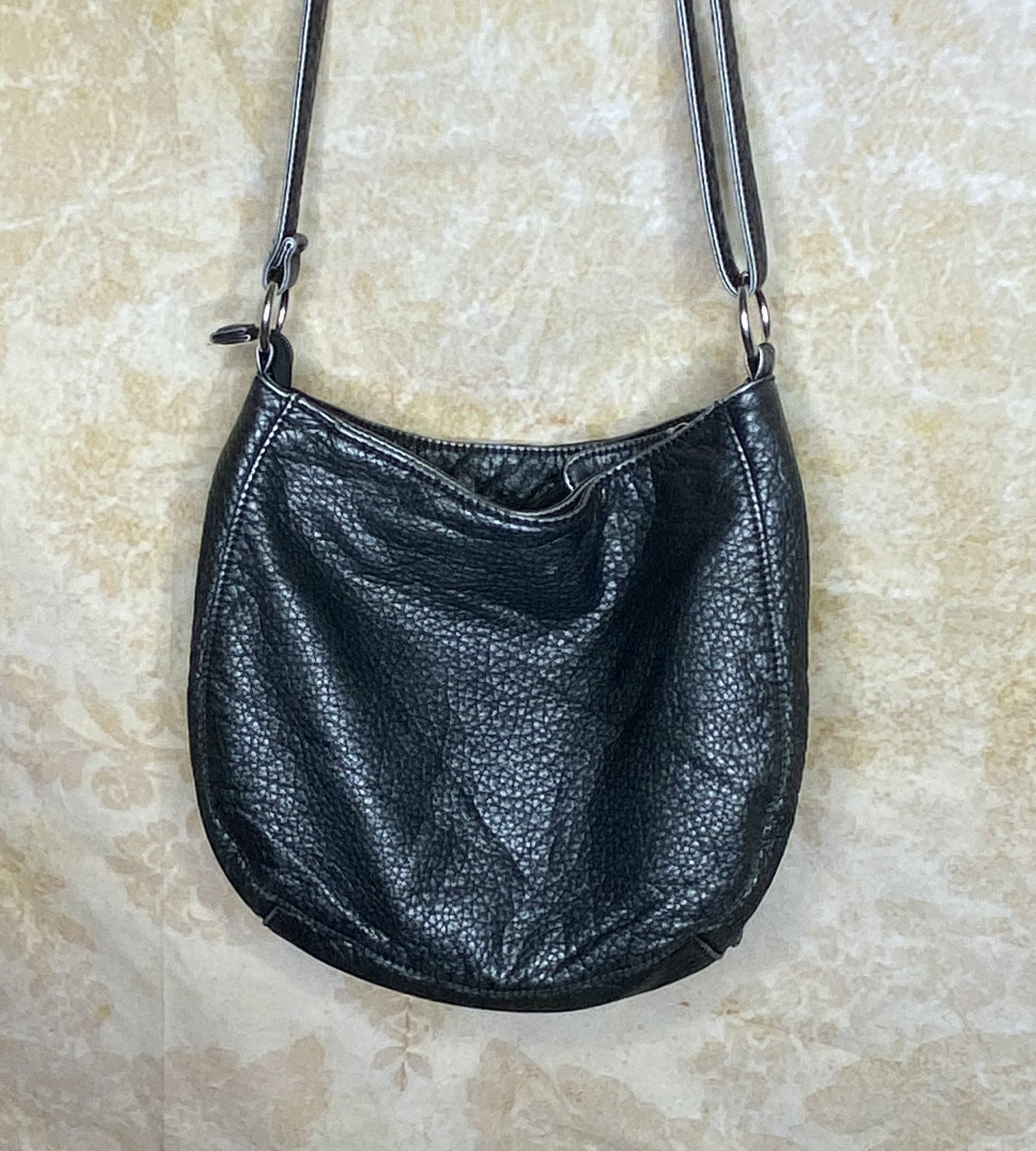 Vintage Black Leather Shoulder Bag with Horseshoe Zipper | Shop THRILLING