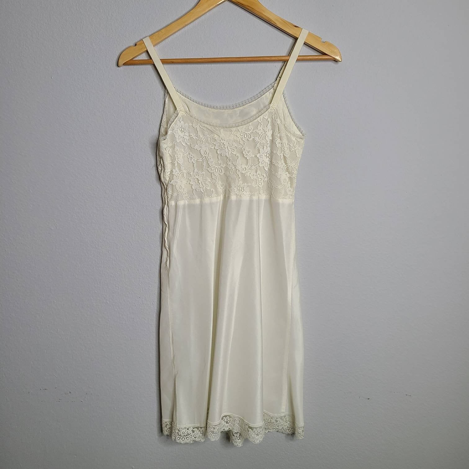 Vintage 50’s White Lace Bodice Slip by Barbizon - Free Shipping - Thrilling