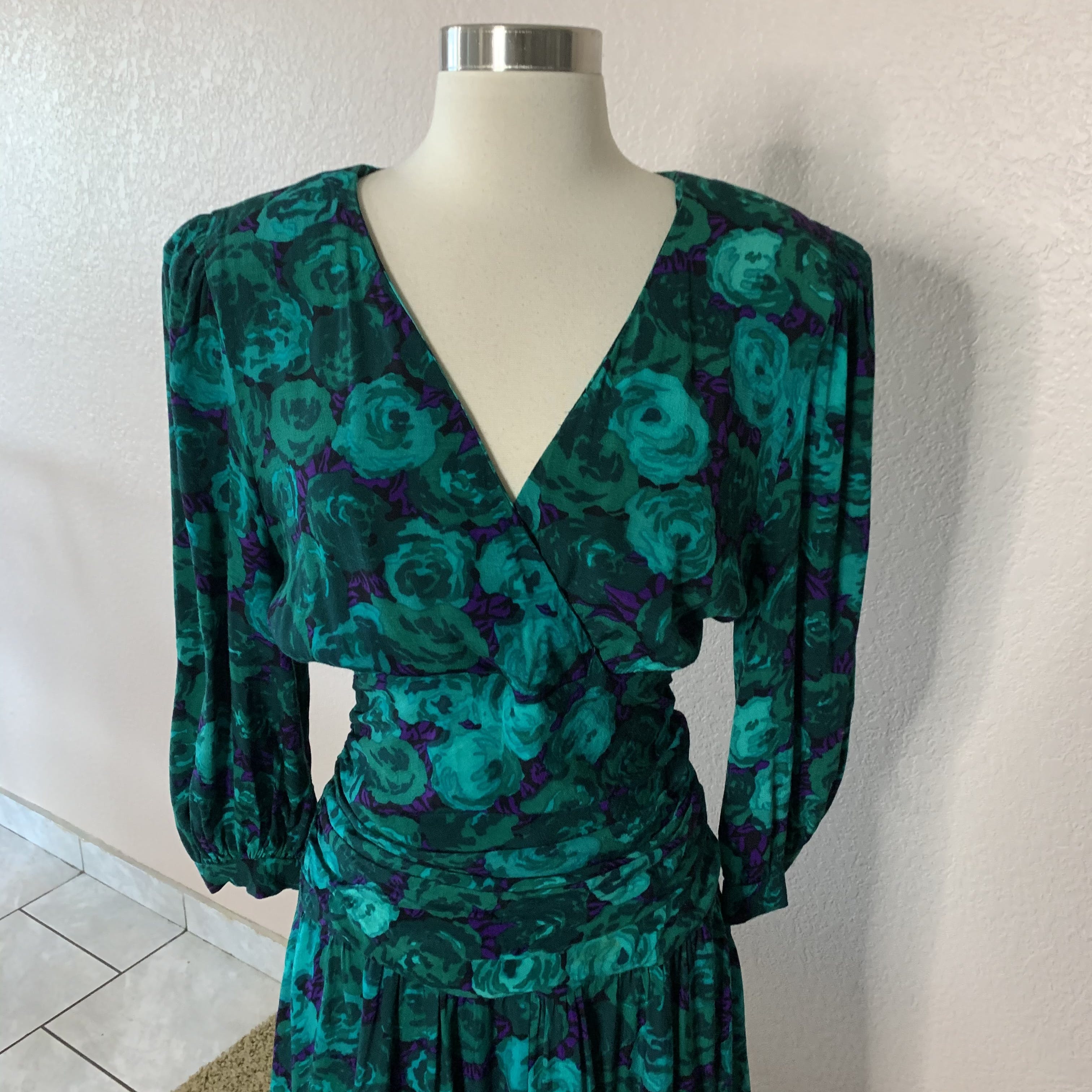 Vintage 80's Emerld Green Floral Dress with Shoulder Pads by Jane ...
