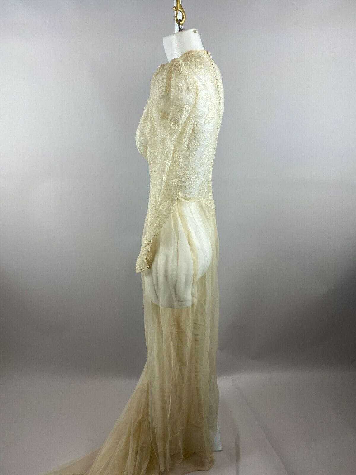 Vintage 30's/40's Cream Lace Wedding Dresswith Puffy Sleeves Long Train ...