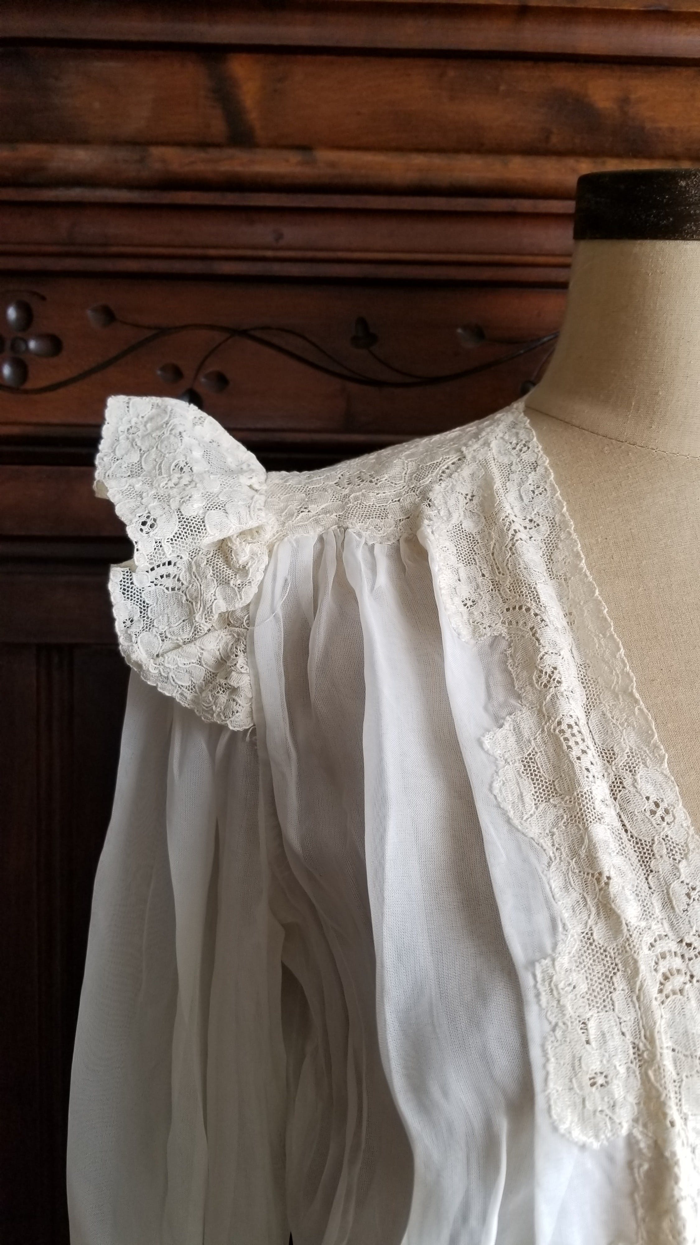 Vintage 30's Cream Silk and Lace Balloon Sleeve Nightgown | Shop THRILLING