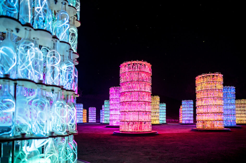 Light Towers, Sensorio, US. Copyright © 2021 Bruce Munro. All rights reserved. Photography by Chris Hardy.