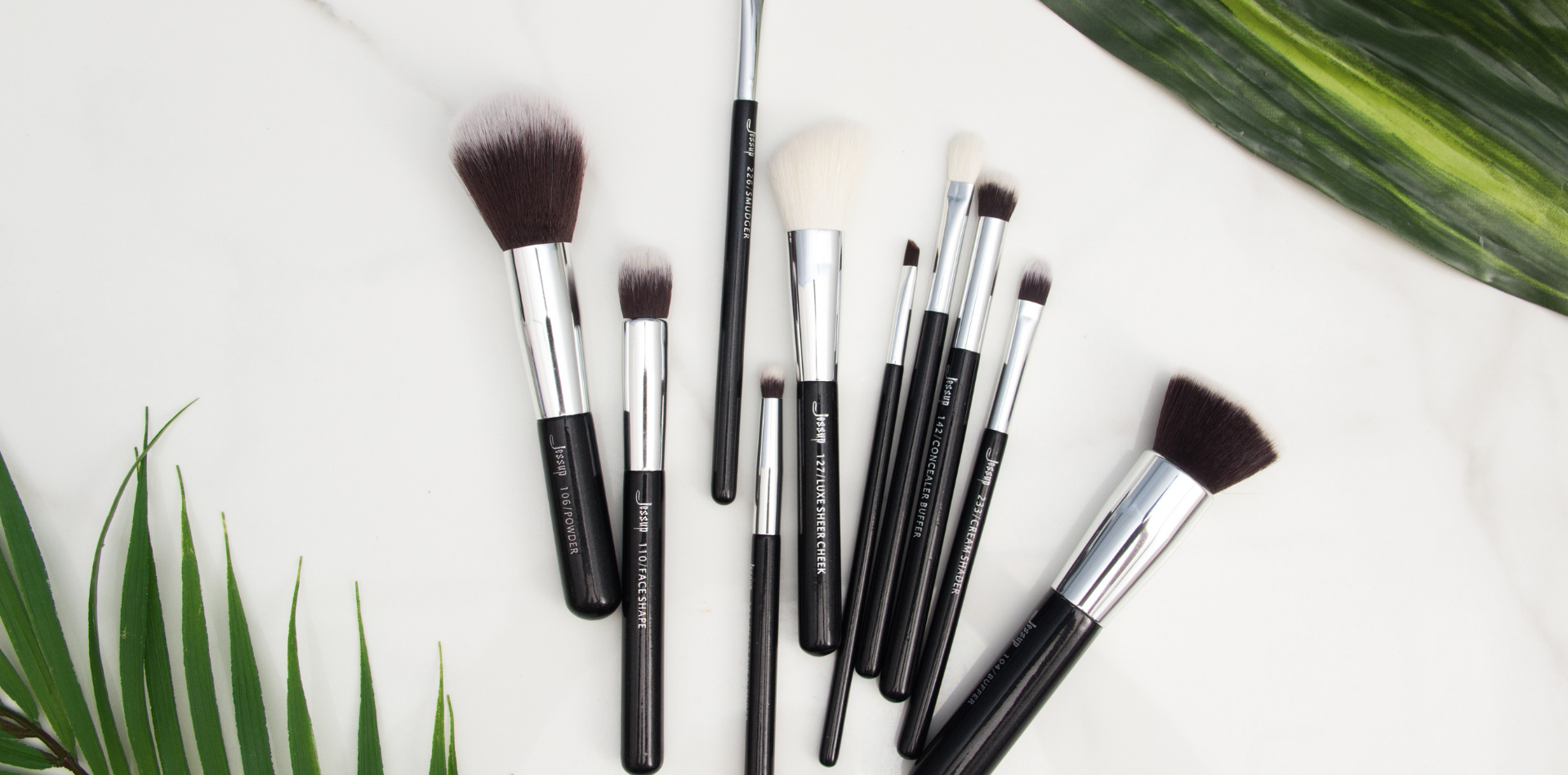 Thrive Precision Lid-Defining Eyeshadow Brush | Thrive Causemetics | 100% Vegan Makeup | Best Cruelty-Free Cosmetics