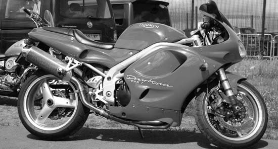 triumph daytona 955