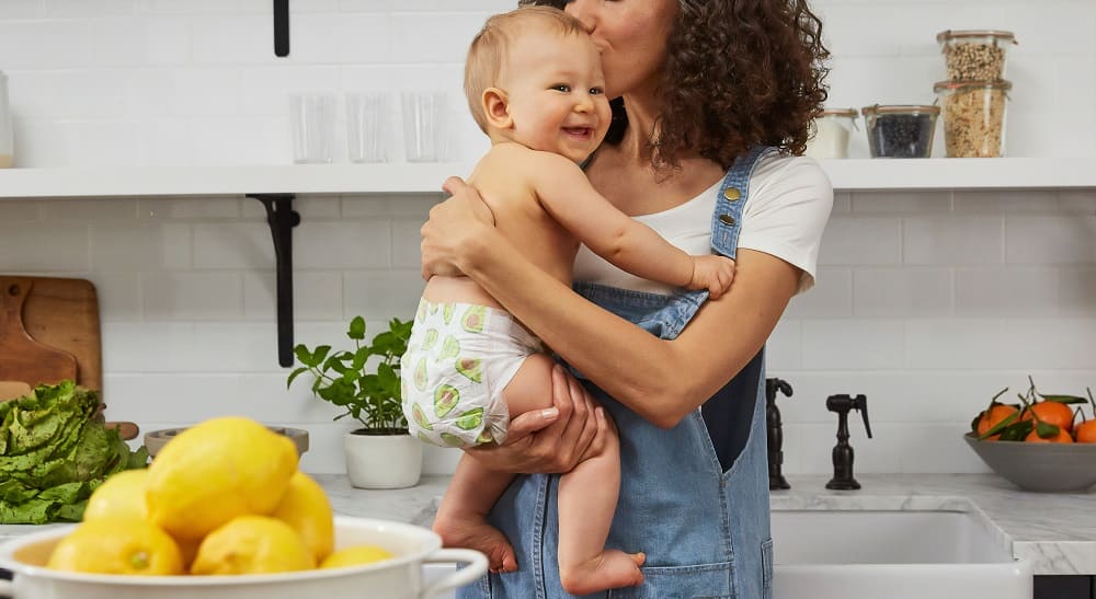 Le câlin de son bébé