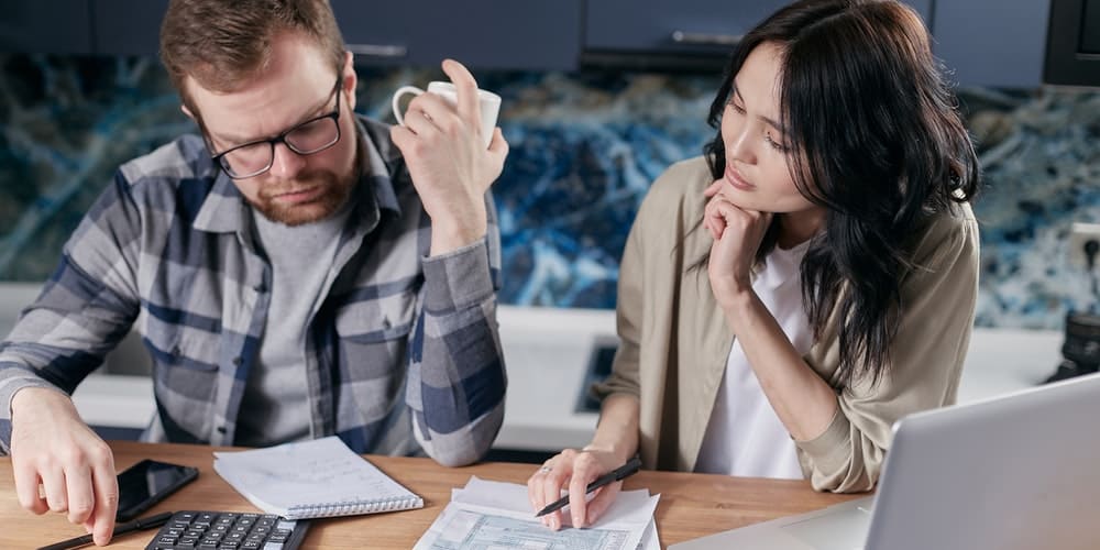 Discussion d'un couple sur ses finances