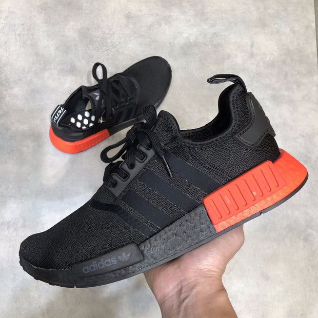 Adidas NMD R1 Core Black / Core Black / Solar Red (EE5107) – Prime