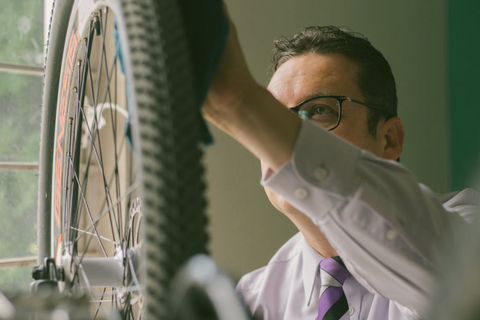 cleaning bicycle wheel, cleaning electric bike wheel