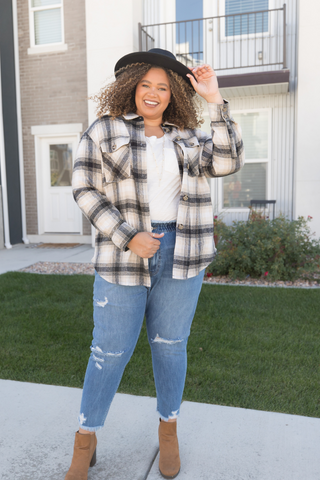 Easy shacket outfit for curvy women