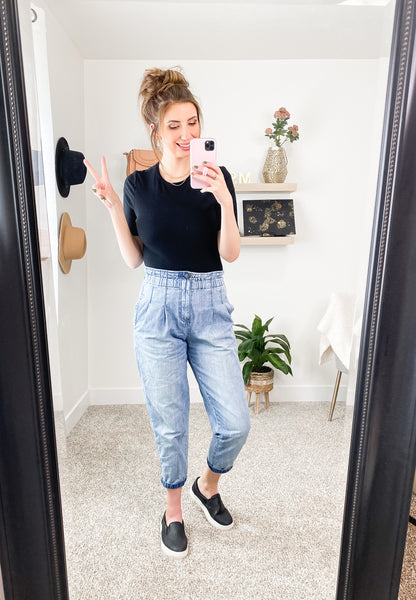 3 Chic Ways to Style Mom Jeans - Sequins & Sales