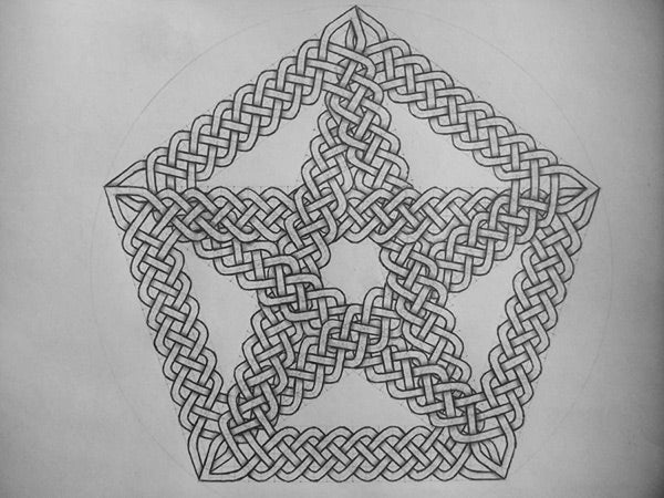 Pentagonal celtic knot design by Trablete