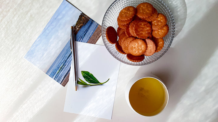 お菓子とお茶 まじめなおかし 野村煎豆加工店の まじめ ミレービスケット と 047 釜炒りはるもえぎ 煎茶堂東京オンライン