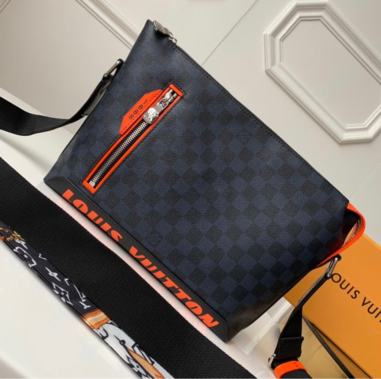 louis vuitton discovery messenger