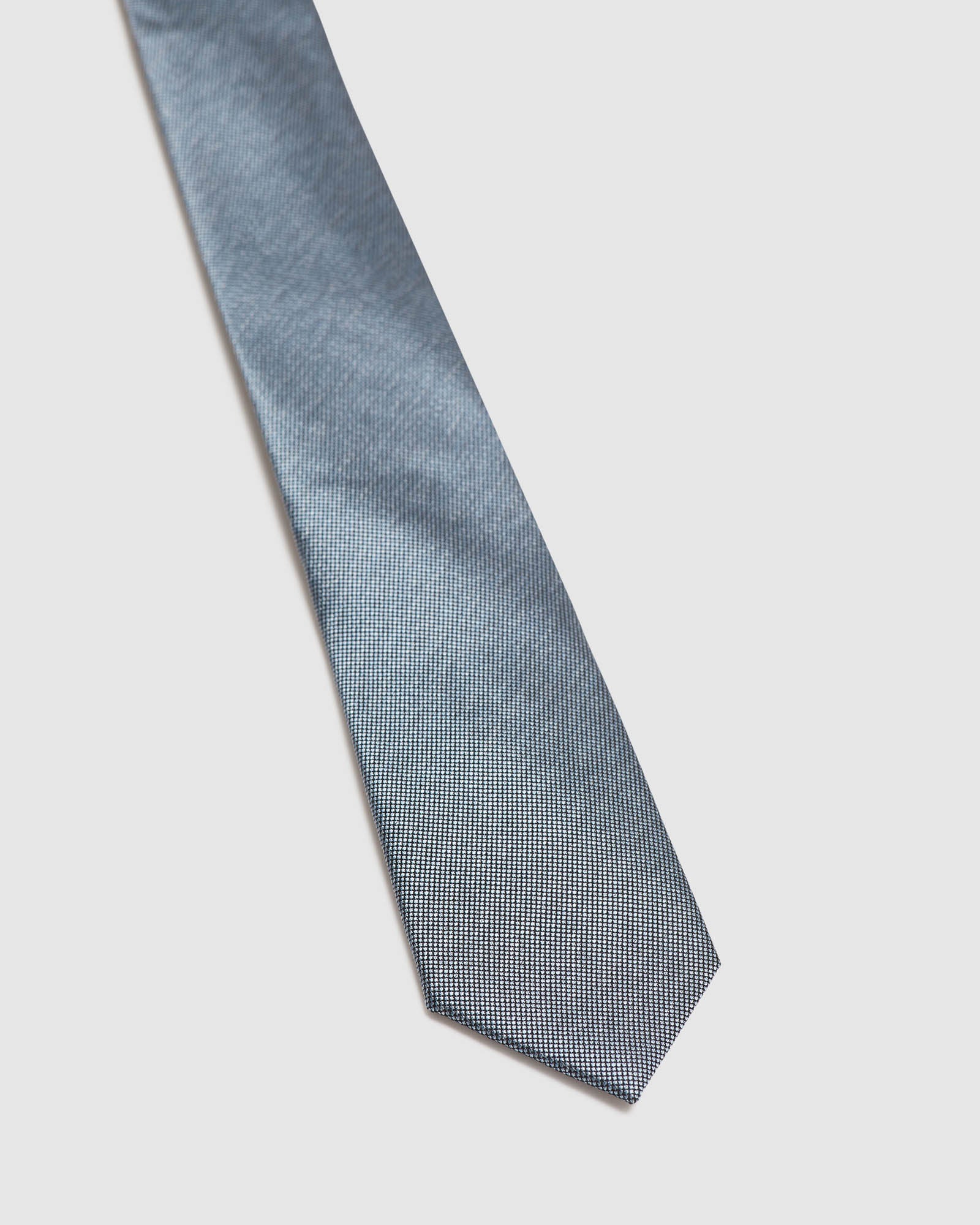 TEXTURED SOLID TIE