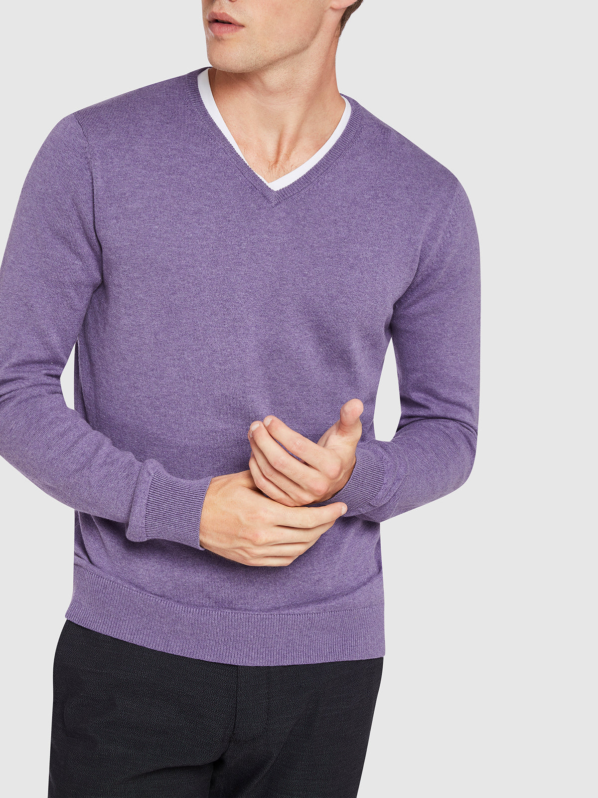 COTTON V-NECK PULLOVER