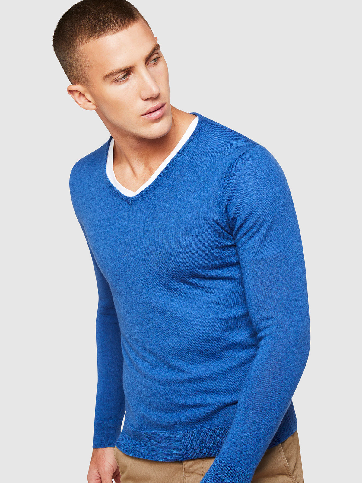 MERINO WOOL V-NECK KNIT