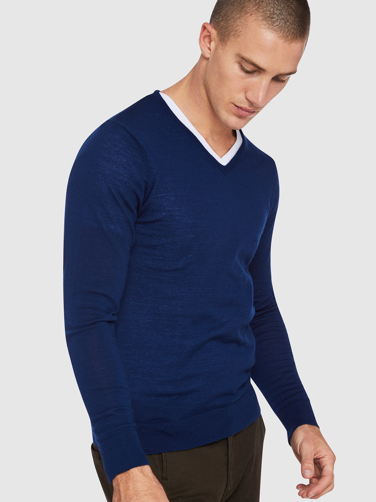 MERINO WOOL V-NECK KNIT