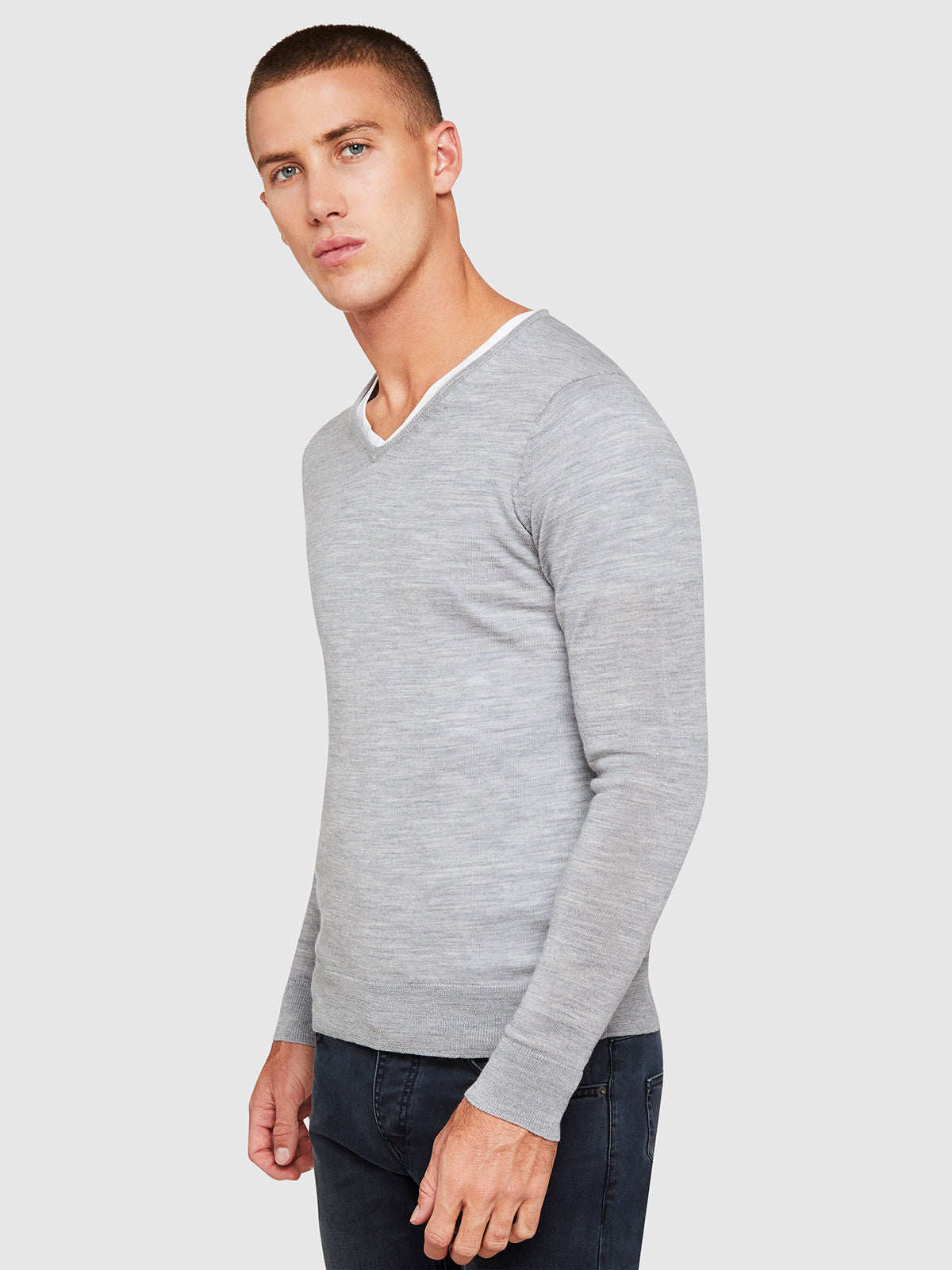 MERINO WOOL V-NECK KNIT