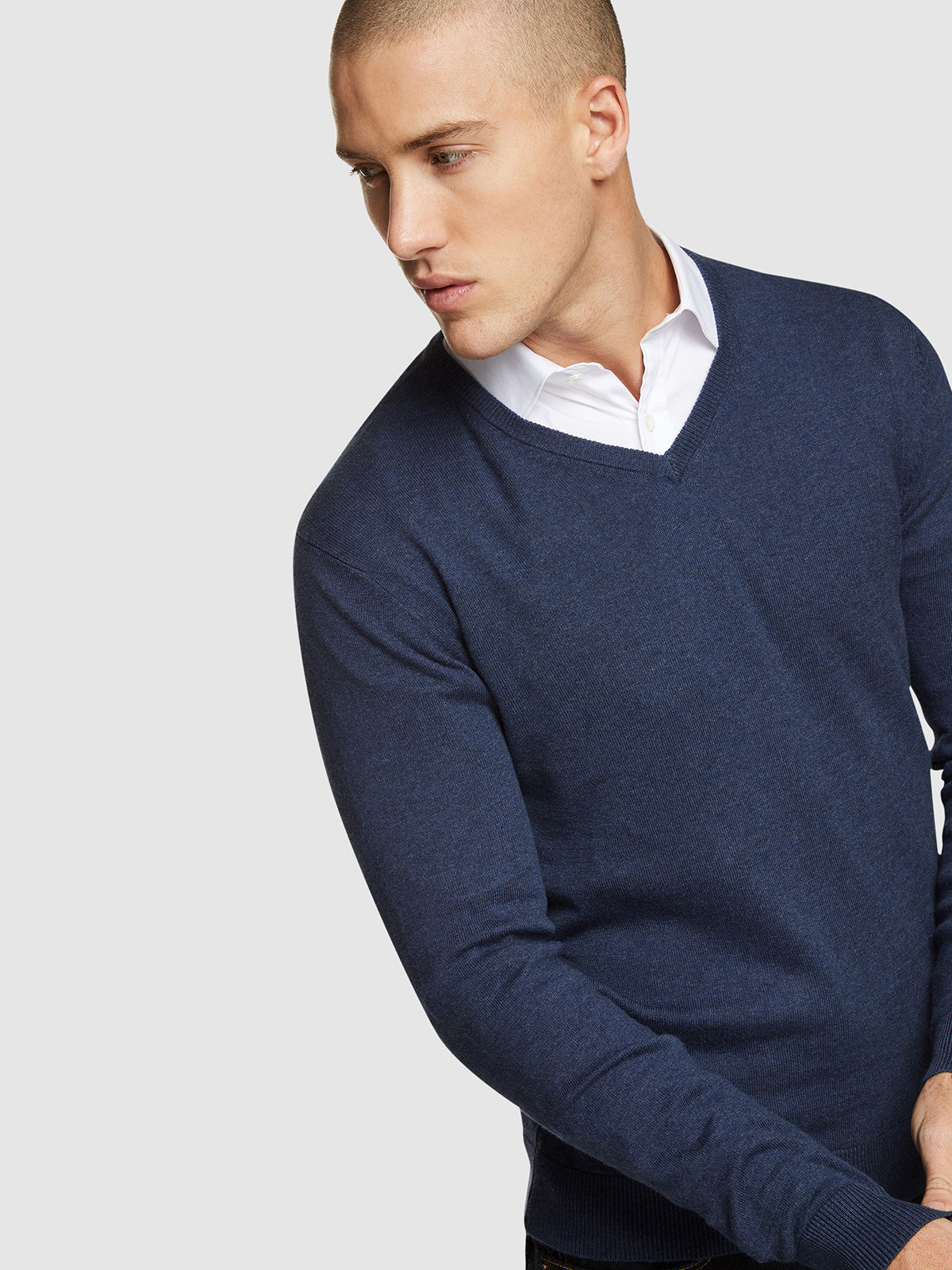 COTTON V-NECK PULLOVER