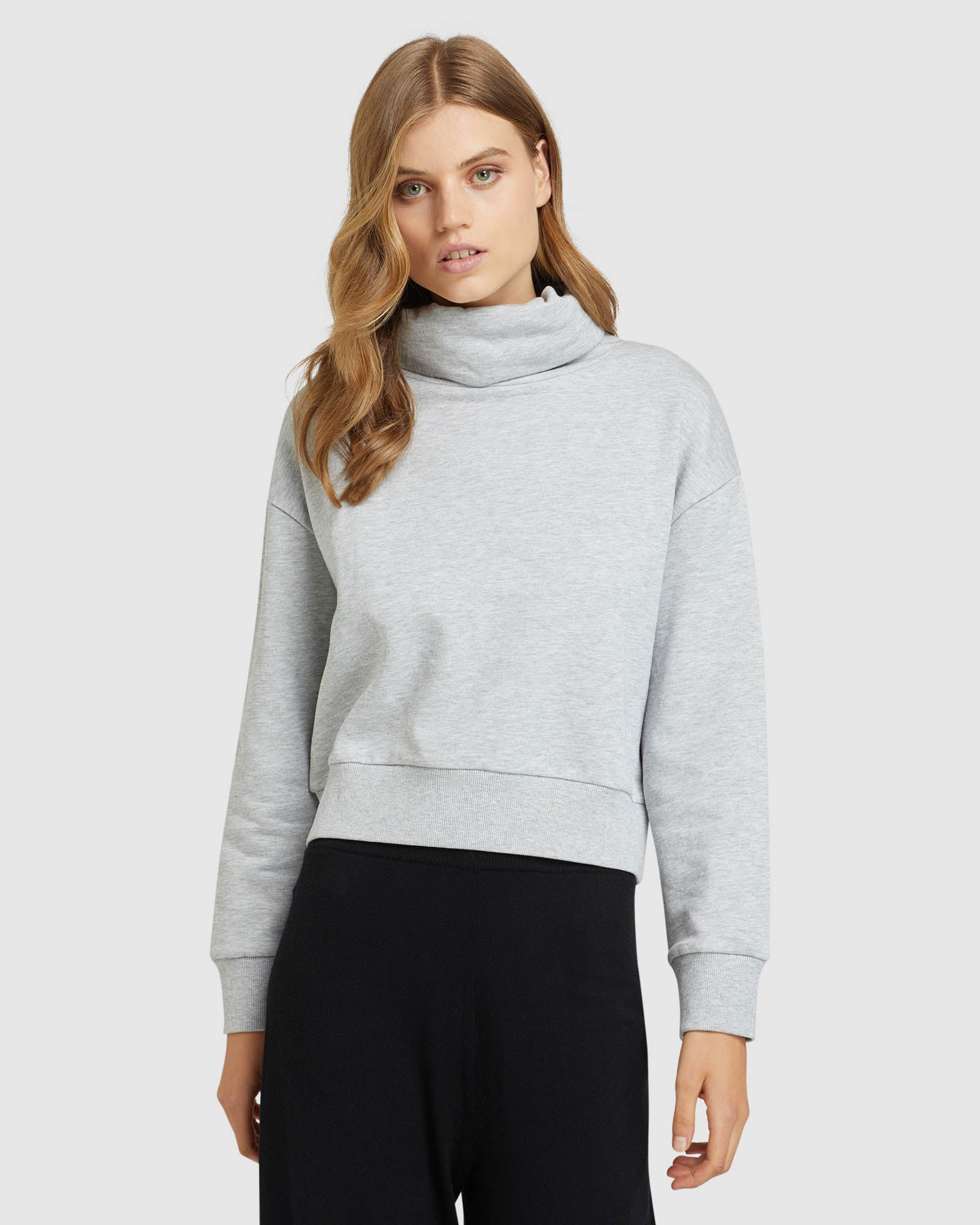 JESSICA TURTLE NECK SWEATSHIRT