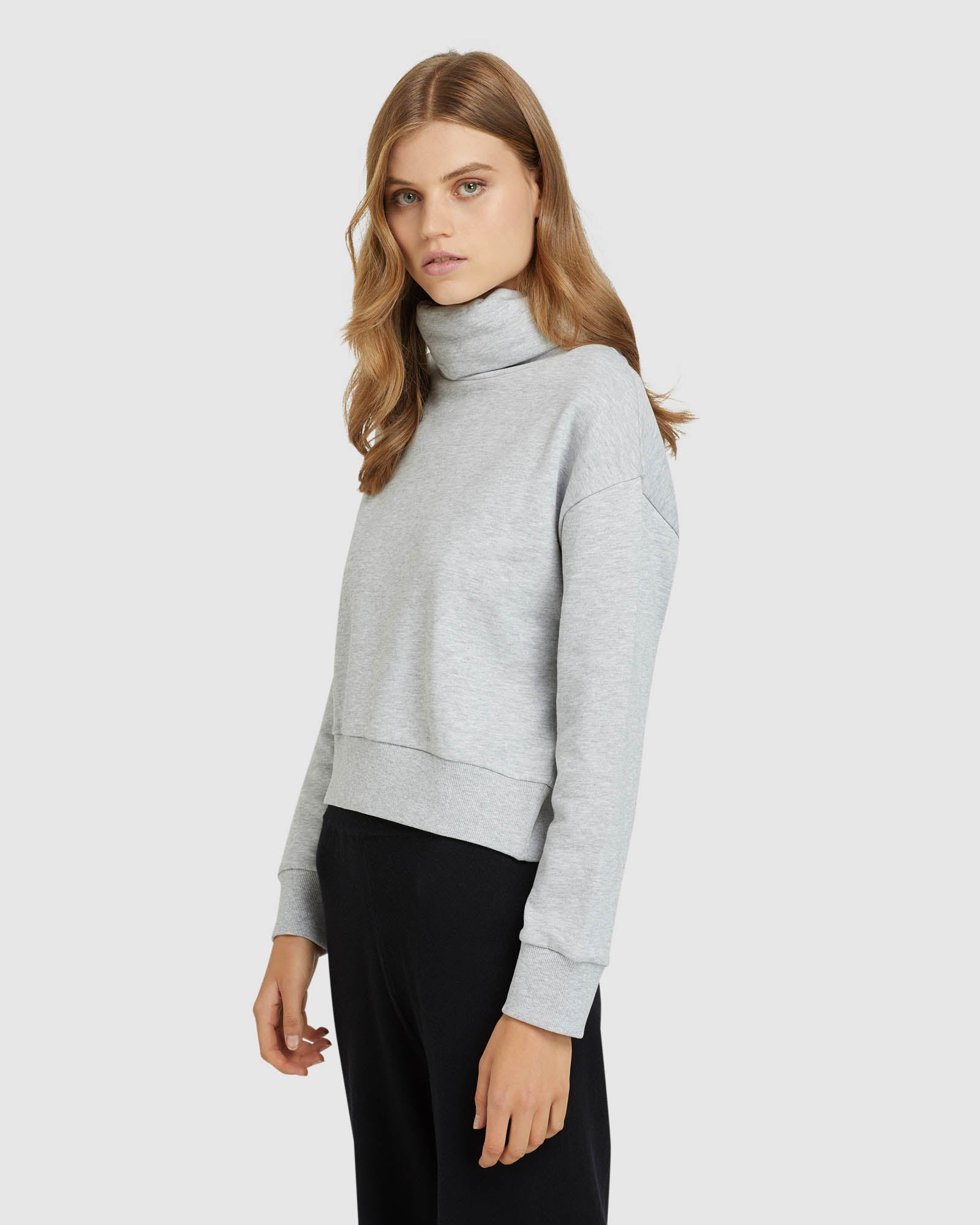 JESSICA TURTLE NECK SWEATSHIRT