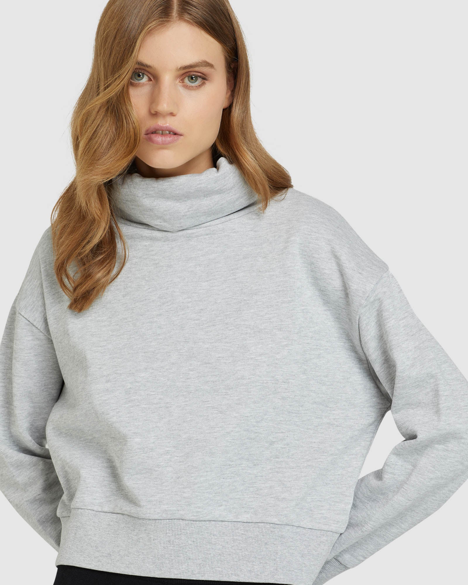 JESSICA TURTLE NECK SWEATSHIRT