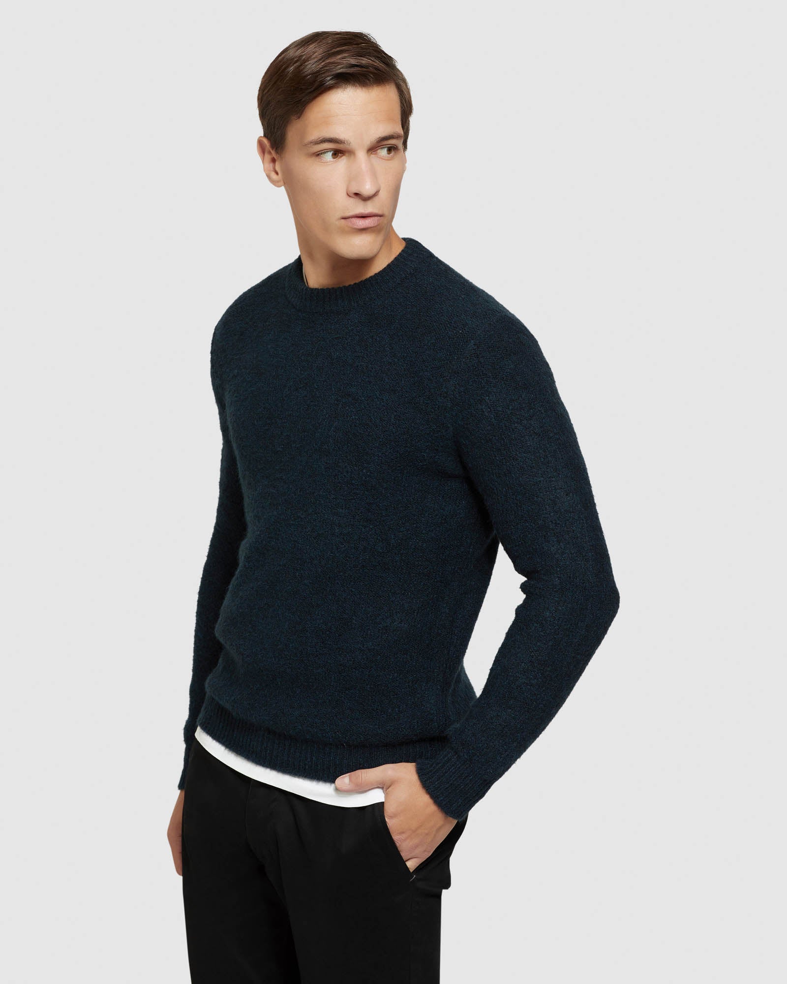 LEO SOFT CREW NECK KNIT