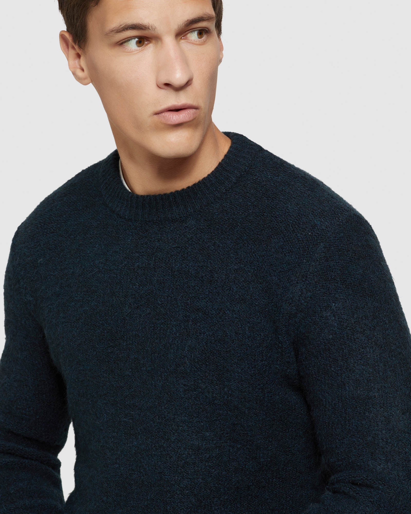 LEO SOFT CREW NECK KNIT