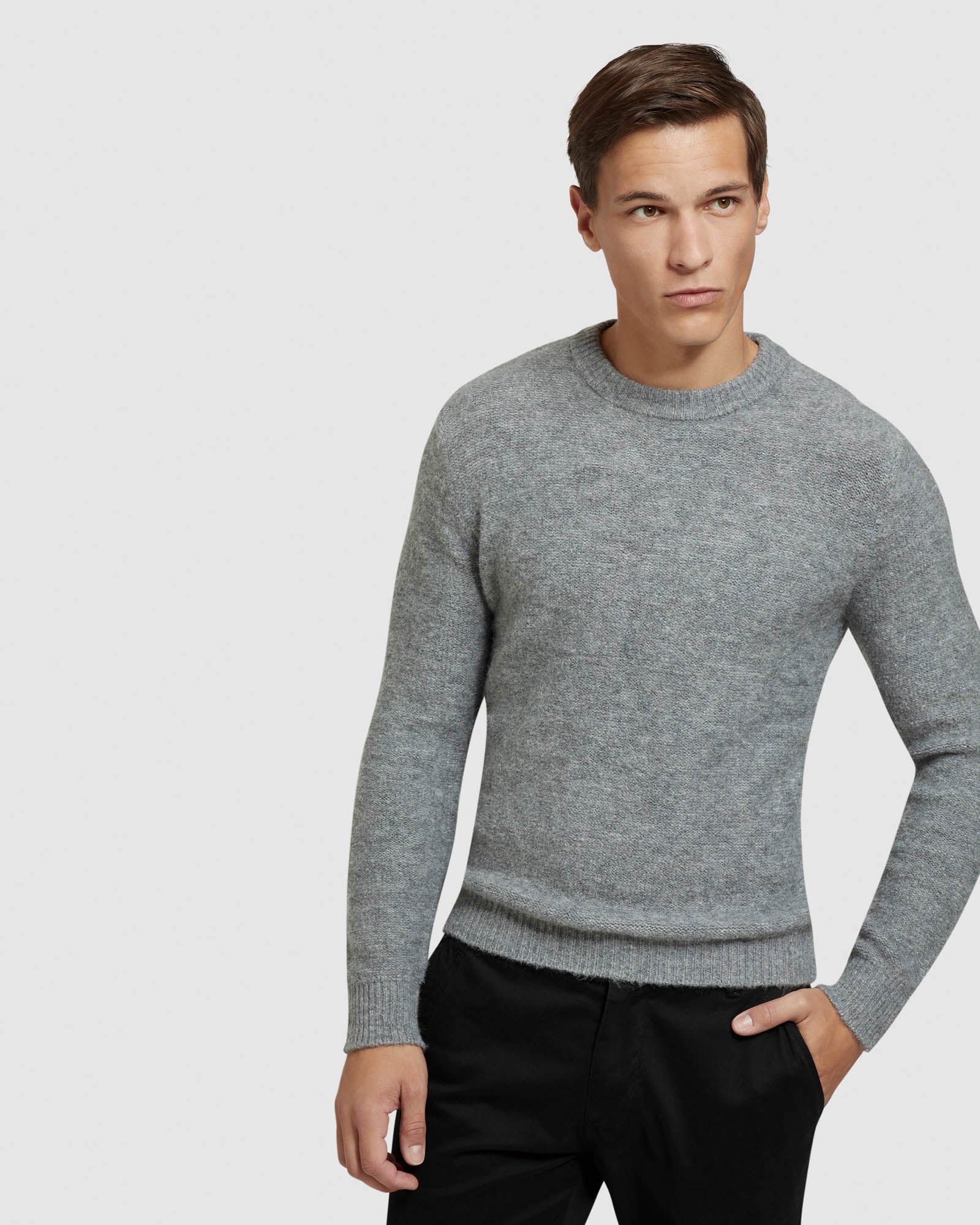 LEO SOFT CREW NECK KNIT