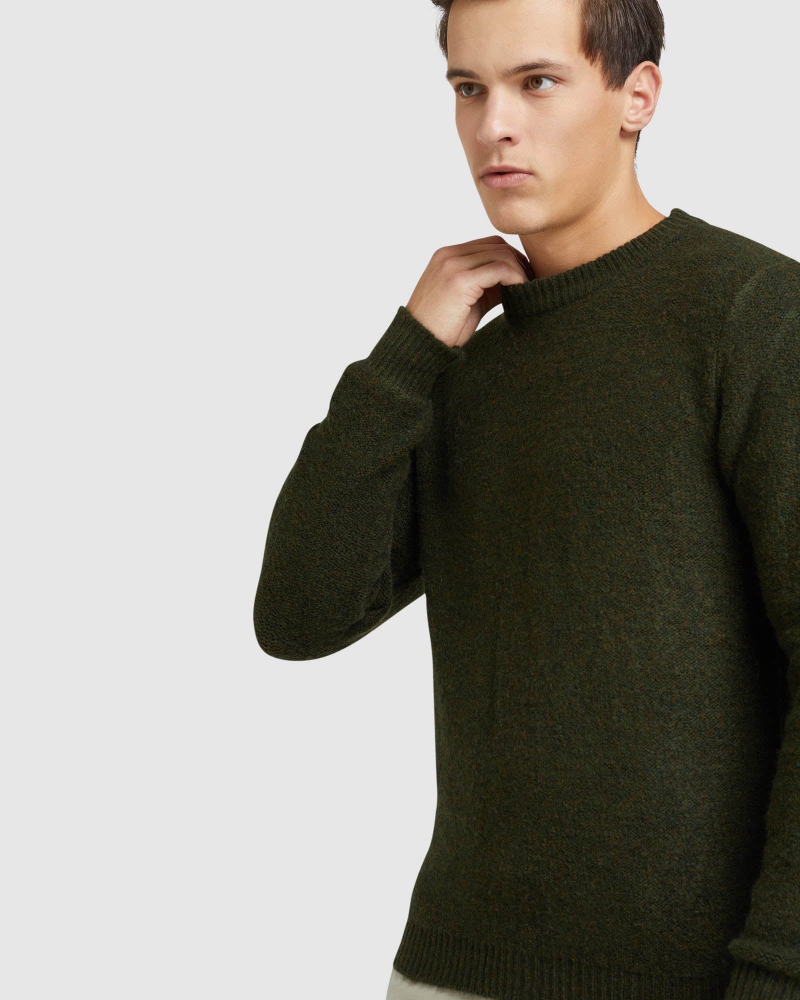 LEO SOFT CREW NECK KNIT