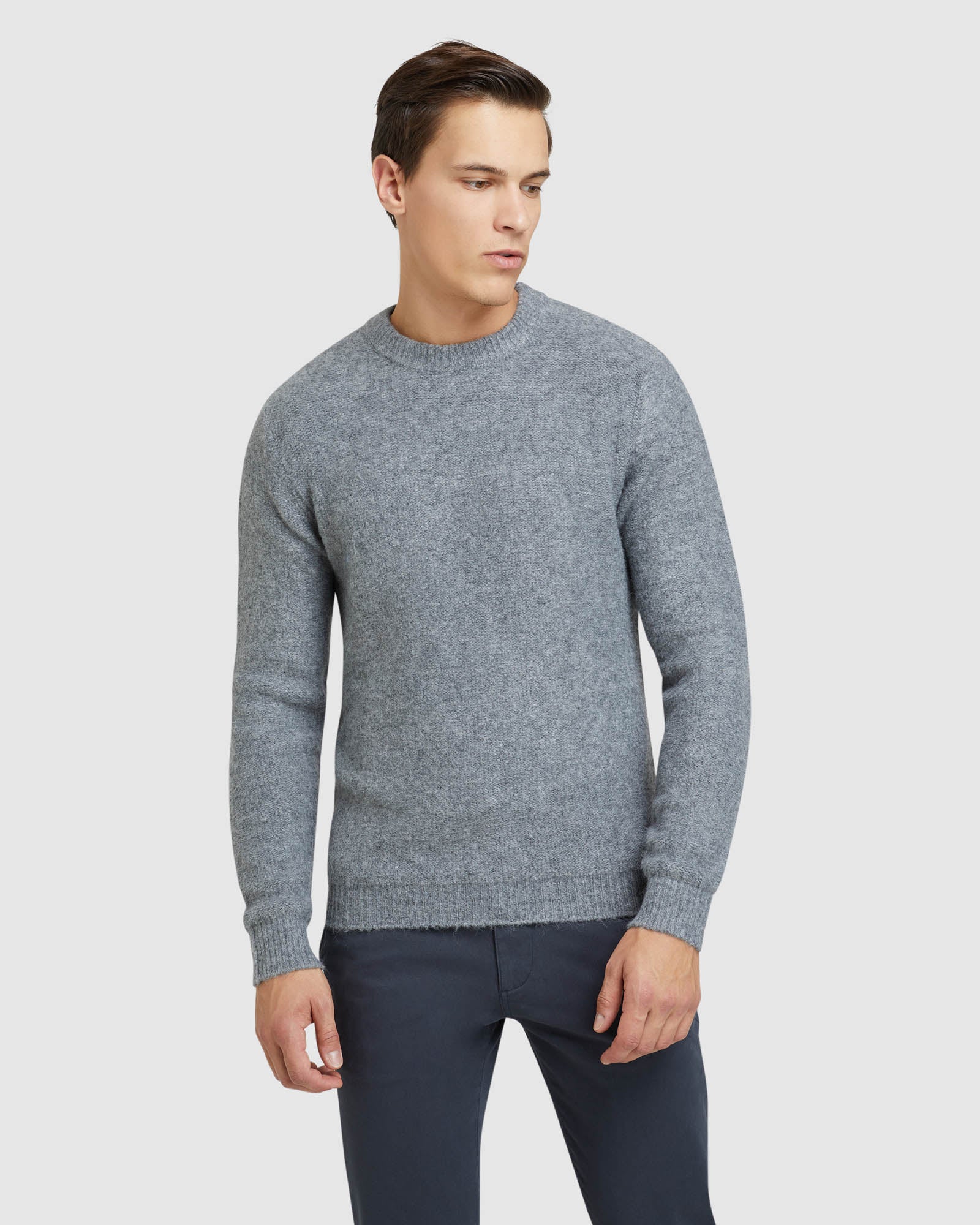 LEO SOFT CREW NECK KNIT