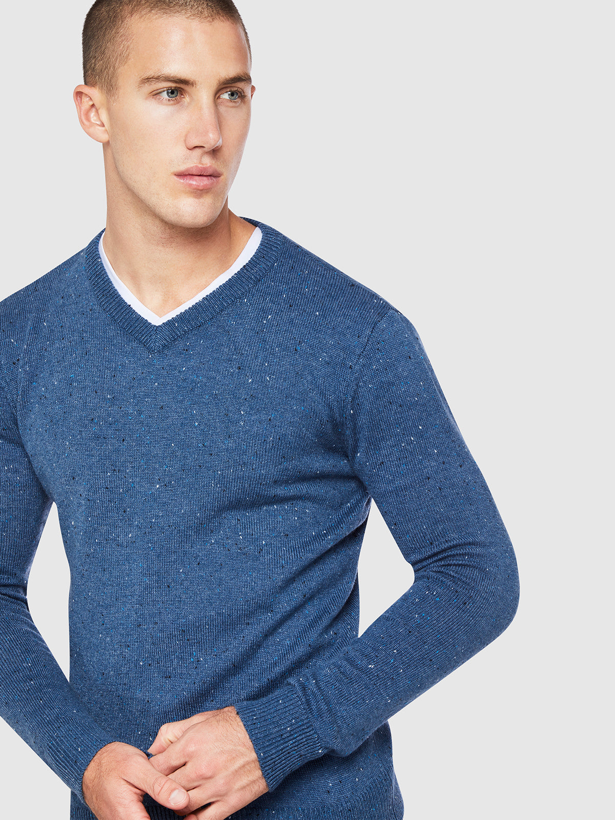 LAWRENCE V-NECK KNIT