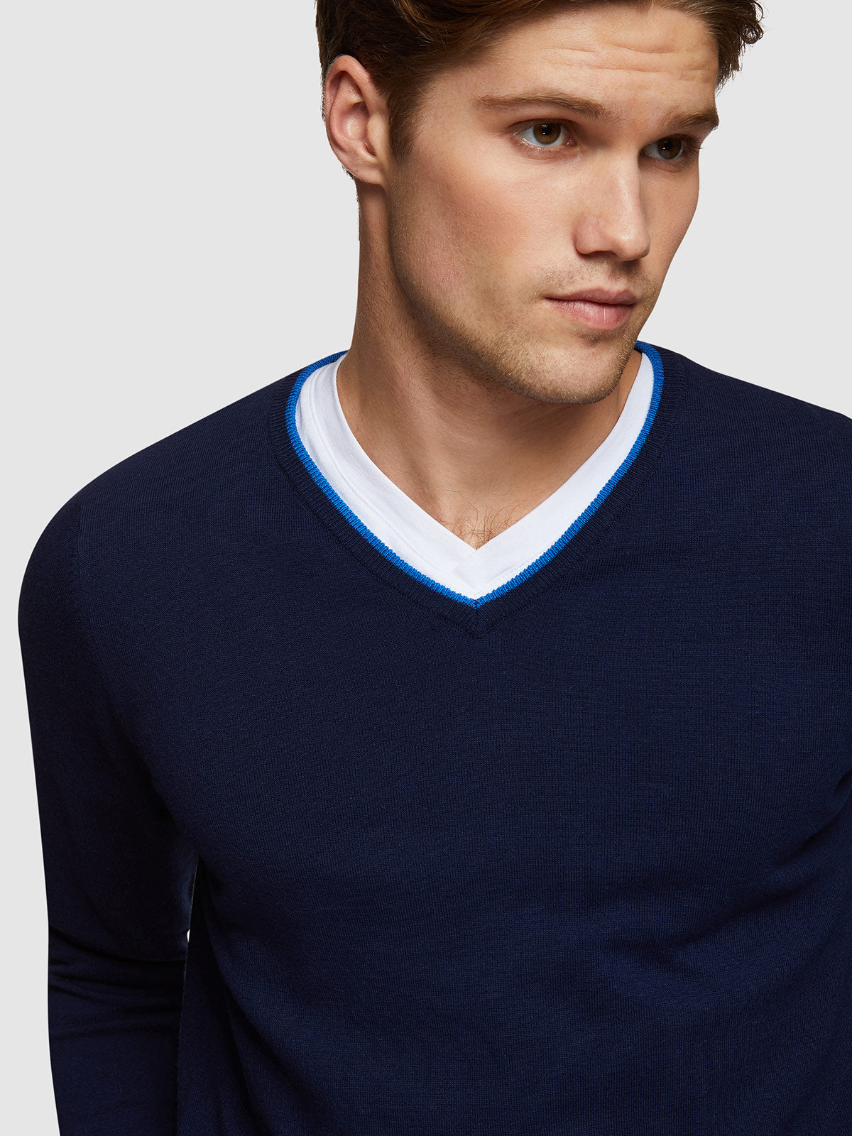 PERRY TIPPING V-NECK PULLOVER