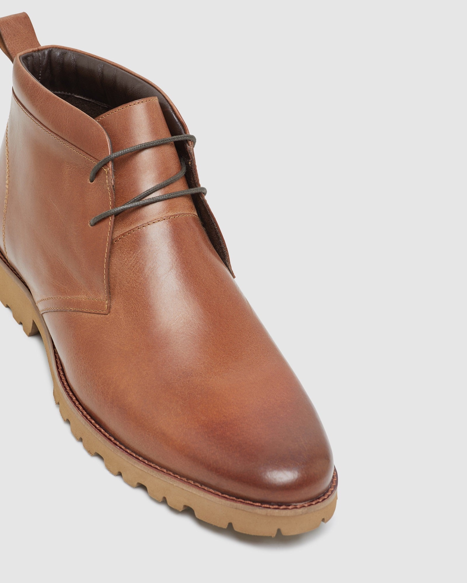 DIRK LEATHER CHUKKA BOOTS