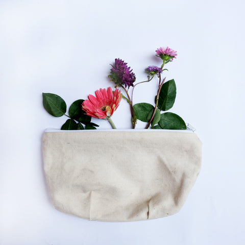 Plain cosmetics pouch with flowers 