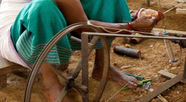 Spinning eri silk yarn