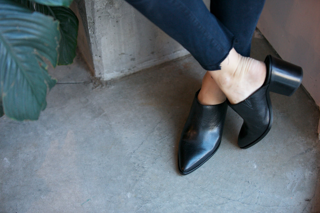 frye black mules