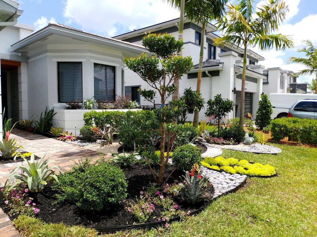 Take A Look At This Landscape Design In Parkland! (Cascata ...