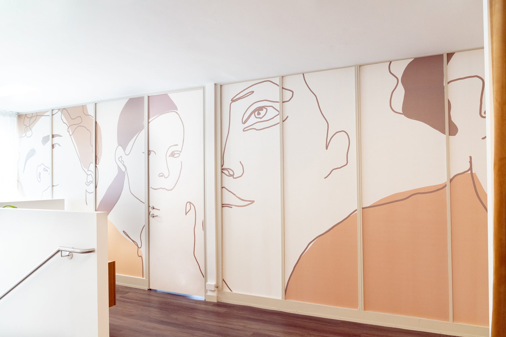 Kelly Thompson illustration mural for Clinicalase laser clinic Melbourne