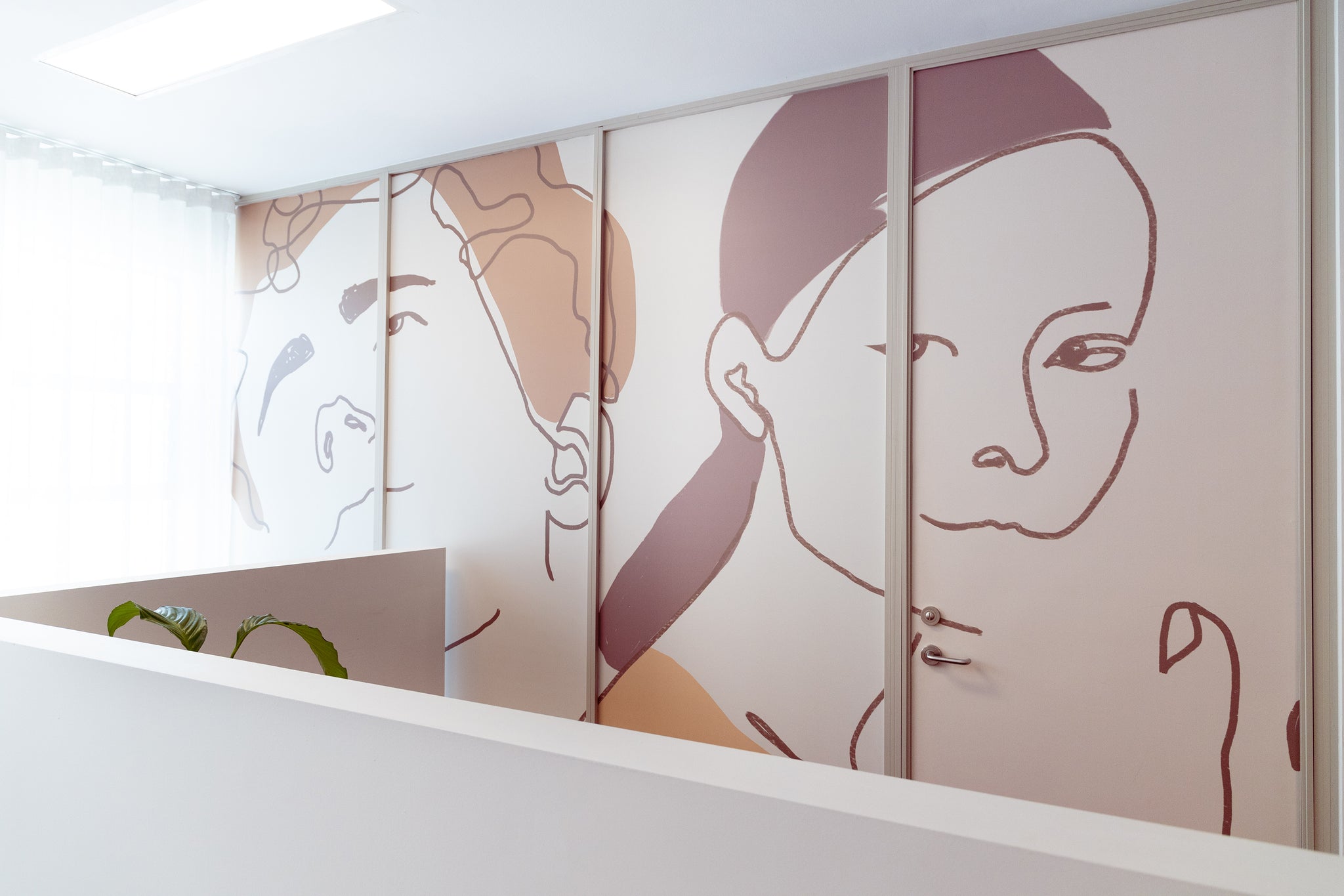 Kelly Thompson illustration mural for Clinicalase laser clinic Melbourne