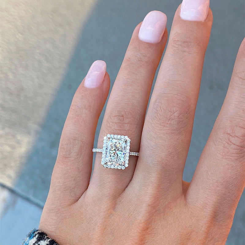 radiant cut diamond halo ring