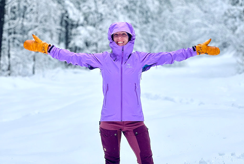 Give'r Ambassador Katlyn wearing her Give'r Frontier Mittens