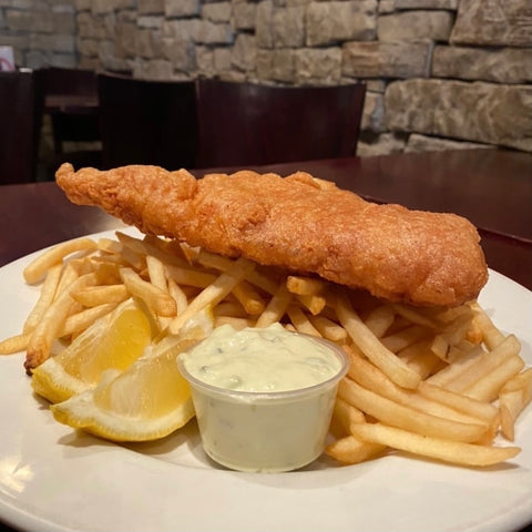 Sir John A Pub on Elgin Street Ottawa, enjoy fish n' chips with local beer n tap, crispy fish served with fries and tartar sauce, where to buy fish and chips in Ottawa