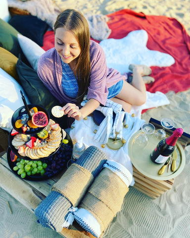 Runaway Picnic, Luxury pop up picnics in Ottawa, best picnic locations in Ottawa, Ottawa summer date ideas, Covid friendly outdoor date ideas in Ottawa, curated picnics for celebrations and events, picnic company Ottawa